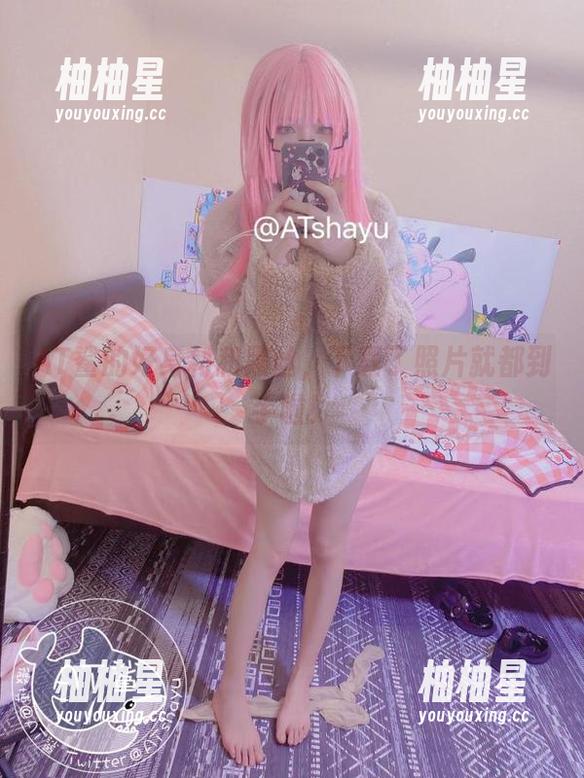 AT鲨 AT鲨的好身材和黑丝,下载了照片就都到手啦!