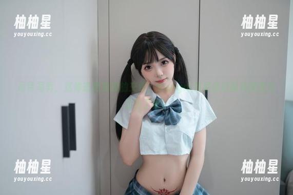 吊带写真，这体态和视线的交织，Bangni邦尼你这画风转变也太快了吧！