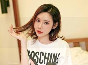 Feilin嗲囡囡 – 私拍里，心妍公主的泳装姿态，真把“美图”玩得炉火纯青