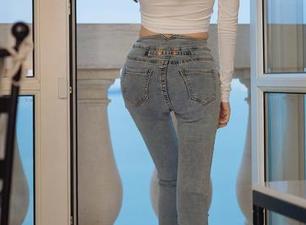 HuaYang花漾 – Angela小热巴修女写真，带点禁忌的甜蜜。