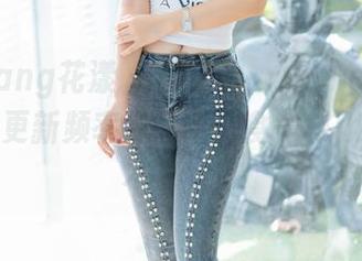HuaYang花漾 – 我发现，玥儿玥er的JK作品集更新频率像我吃零食一样，根本停不下来！