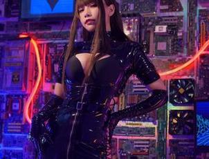一定要看Neko薇薇的定制丝绒女仆图片，保证让你五分钟不想动。