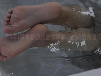私拍幕后：PAKI草莓酱的比基尼故事，图片里藏着何种情愫？