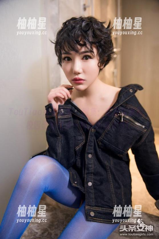 TouTiao头条女神-莫晓希 TouTiao头条女神 - 图集:跟着莫晓希,校园里的两点一线也能出大片!