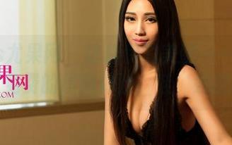 UGirls尤果网 – 徐梓伊的美腿——尽情领略这免费的原图体验，哇，好腿啊！