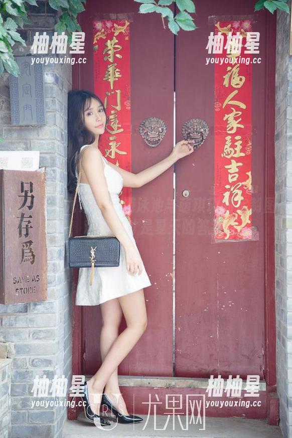 UGirls尤果网 - 游泳池与萌琪琪的定制图集，难道这才是夏天的答案？