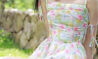 Xiuren秀人网 – 如果我能拥有Egg尤妮丝短裙那份随意，照片里每一帧都美得没道理。