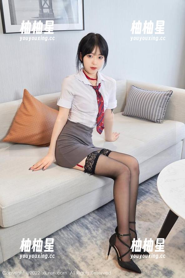 Xiuren秀人网-小逗逗 Xiuren秀人网 - 校服福利大赏:小逗逗让你见识真正的“制服诱惑”!
