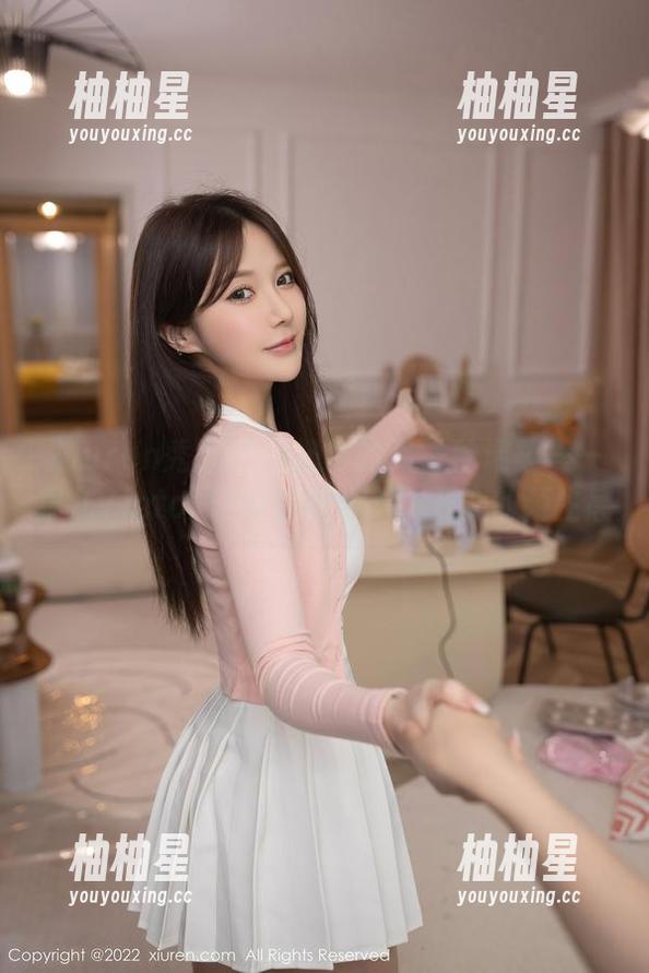 Xiuren秀人网-果儿Victoria Xiuren秀人网 - 奶牛的另一种温柔——果儿Victoria带你看合集,开心的陌生感