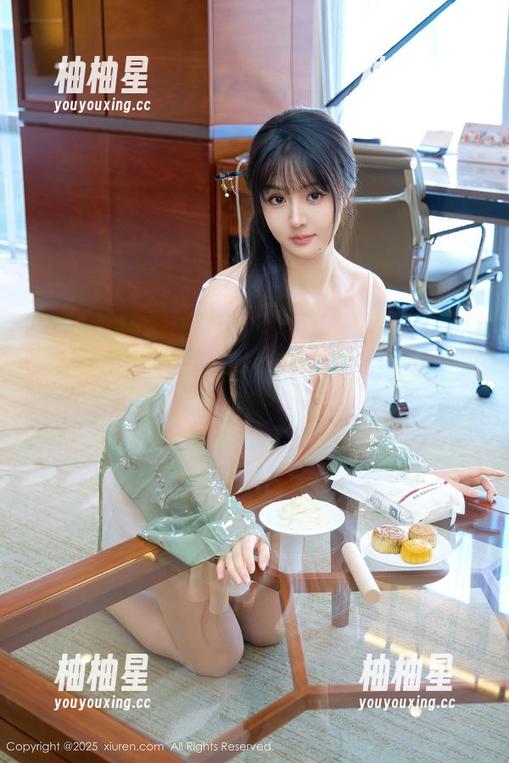 Xiuren秀人网-童千艺cara Xiuren秀人网 - 旗袍写真集之旅,童千艺cara的每一张原图都是一种风景,静静欣赏就好。