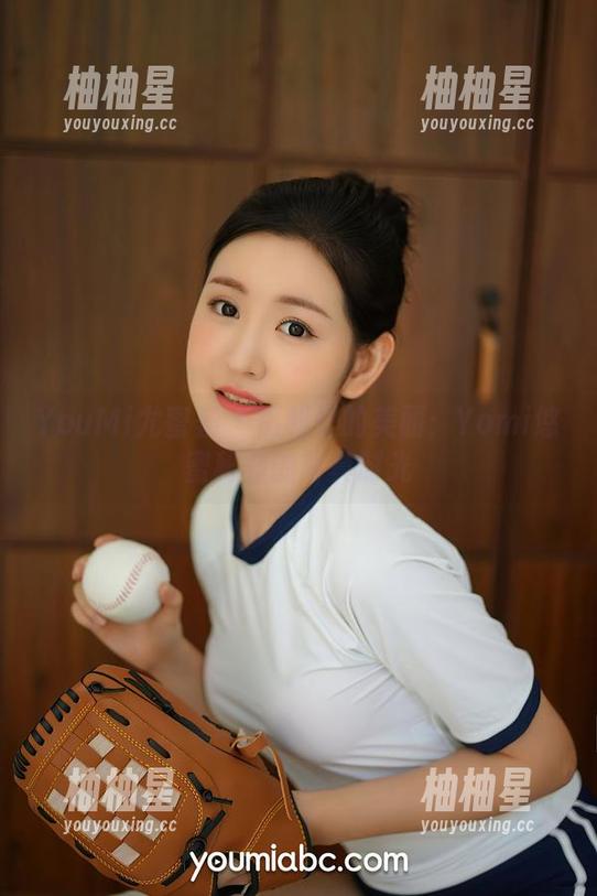 YouMi尤蜜荟 - 福利里的美丽：Yomi悠蜜秘书的写真时光