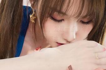 丽柜 – 在菲菲的双马尾图集里，发现一点少年感，青春的气息扑面而来！