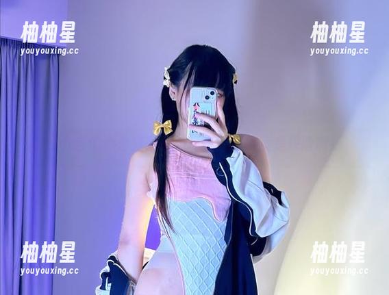 九言 在九言的办公室翻找cos资源,简直是探险啊!