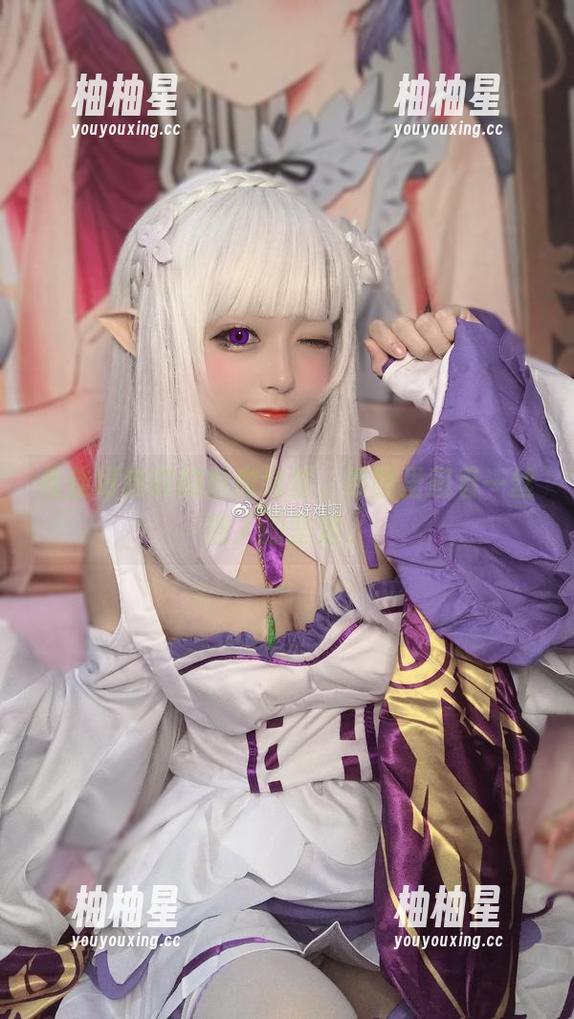 佳佳好难啊的魅魔造型，原图里藏着一丝撩人的坚定。