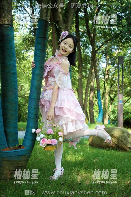 初夏女神-依依 初夏女神 - 依依的民国女神写真集,今天的主题是“我也想穿旗袍”