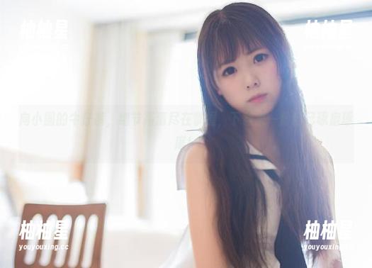 向小圆的牛仔裤，细节高清尽在掌握，下载来一份自己琢磨琢磨！