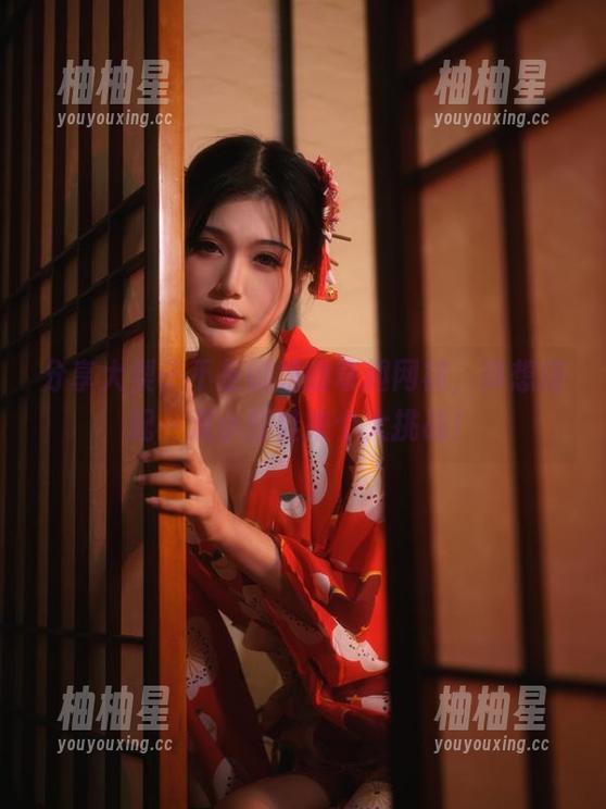 大梨子不是御姐 分享大梨子不是御姐的奇趣网袜,真想搭配一双小红鞋来个大挑战!