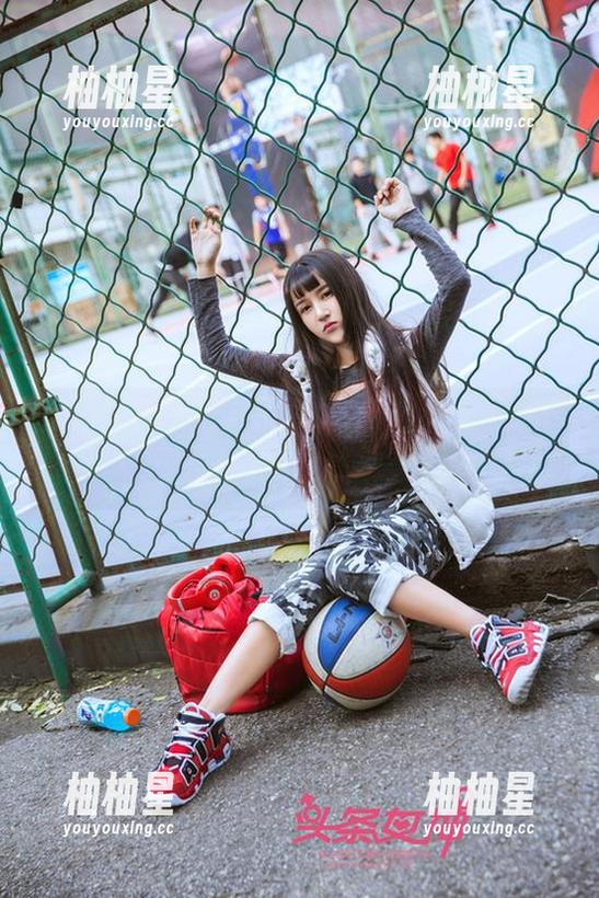 头条女神-蔡楠 头条女神 - 蔡楠:皇家派对,免费带你上天,原图不怕挑剔!