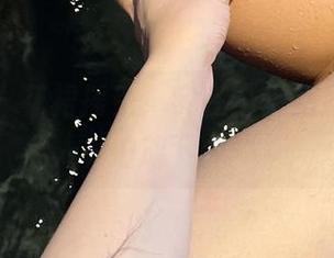 微密圈 – 花裙摇曳，实在不想把奶雯的私拍放下！