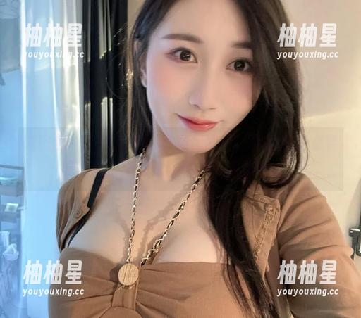 微密圈 - 小玉吃果冻的私房图集，软萌妹子必要的收藏，翻到了就停不下来了，哎。