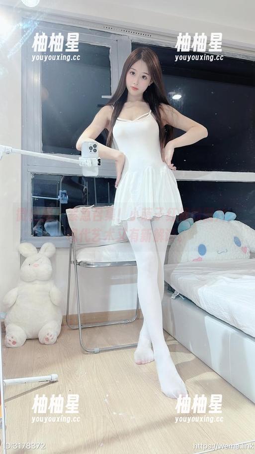 微密圈 - 紧急召集！小萌子红裙的图片，现代艺术又有新解读。