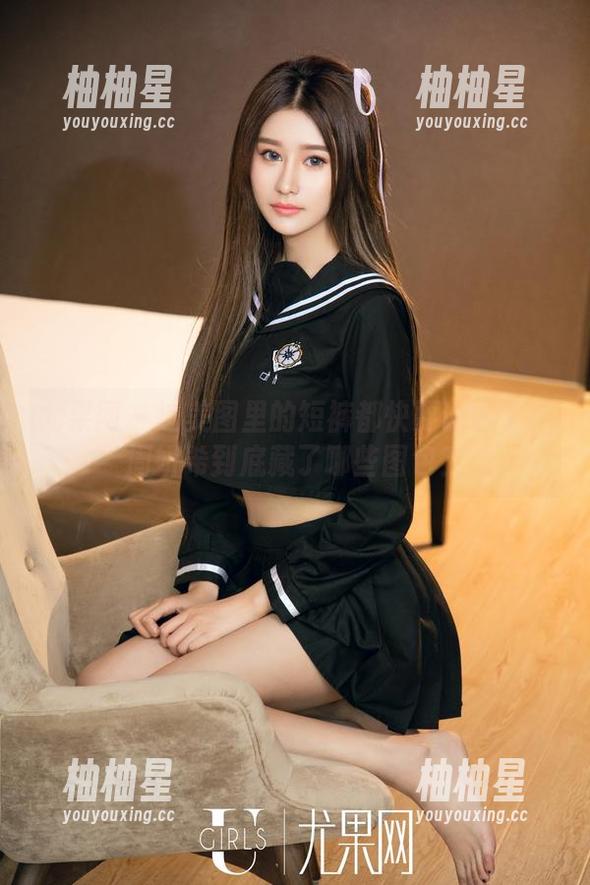 尤果网-周妍希 尤果网 - 这美图里的短裤都快要说话了!周妍希到底藏了哪些图包?