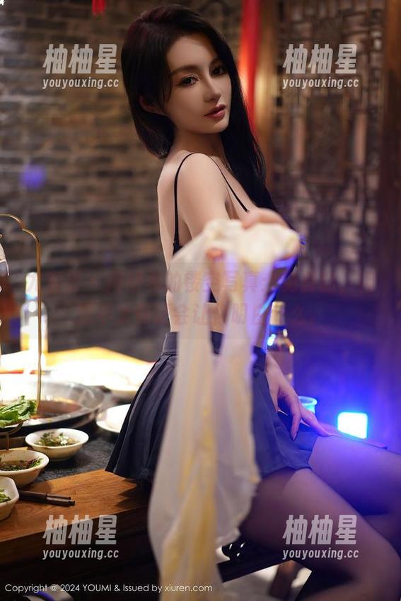 尤蜜荟-周妍希 尤蜜荟 - 周妍希的镂空写真:免费的,但我不太保证会让你明白什么。