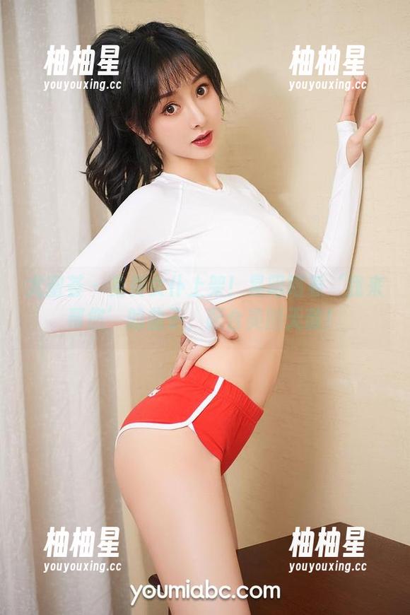 尤蜜荟-易阳 尤蜜荟 - 免费女仆上架!易阳唱着‘我来帮您’的曲子,配合美图无敌!