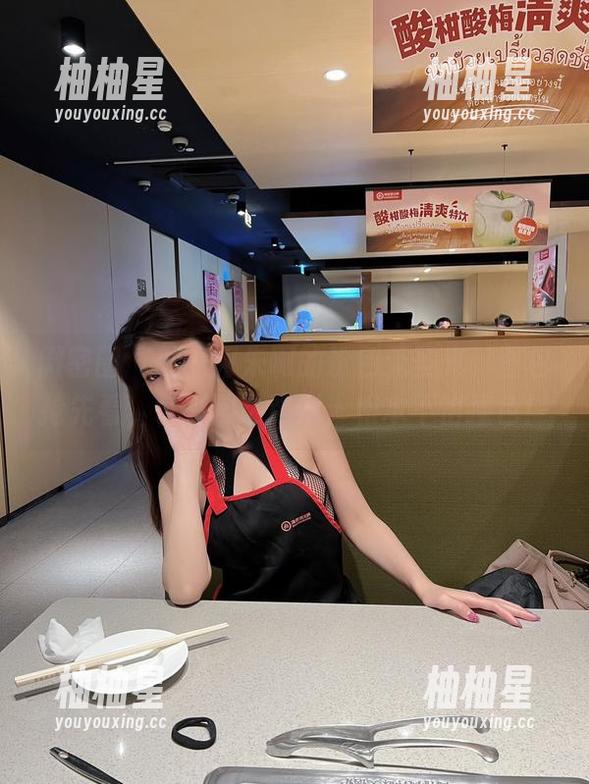 就是阿朱啊 微密圈 - 就是阿朱啊的粉色无圣光,图包抢先看,色彩那么强烈,根本不怕撞色!