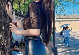 微密圈 – 就是阿朱啊阳台2里的高清资源：这里没有奇迹，只有妙趣横生的日常小景象。