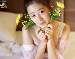 推女神 – 有一双美脚正在呼唤你，晓艾fafa的原图里藏着我满心的疑问，每次点开都是新的期待。