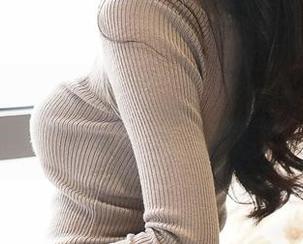 推女神 – 梁莹Sugar的白裙——这网盘放得我心痒痒，系好扣子才下载啊！