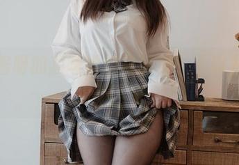 是依酱呀的趣味学姐写真集，不知为何就停不下来～