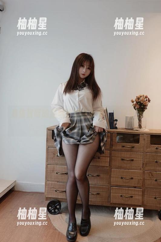 是依酱呀的趣味学姐写真集，不知为何就停不下来～