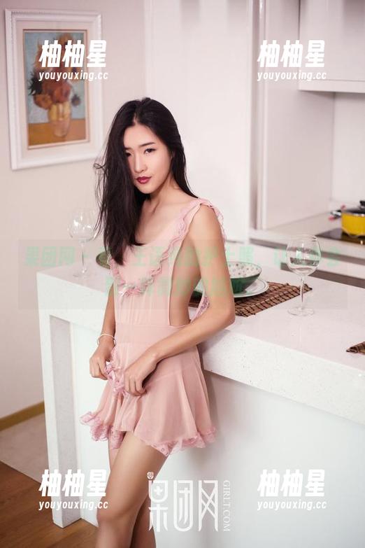 果团网 - 看，王语纯的护士照，让人体会到一阵微妙的尴尬。