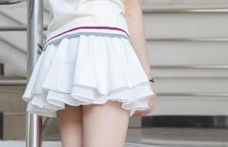 梦丝女神 – 小允儿的写真：光是这绿衣服的配色，想聊聊都能聊傻