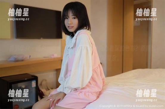 模范学院-SiByl李思宁 模范学院 - 纯白,或者是SiByl李思宁内心最深的色彩?原图给出线索,图集却让一切变得复杂。