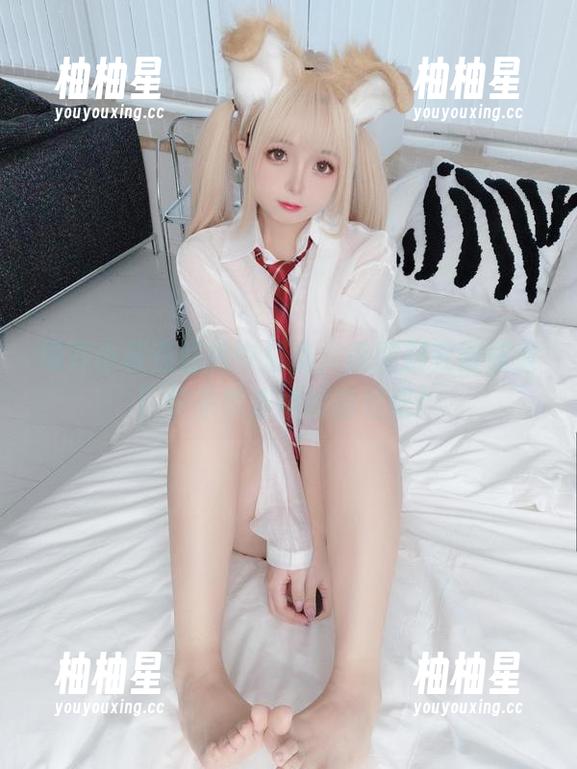 樱井小莜 樱井小莜在红裙中摇曳,美图都变得憧憬!快来领走她的图包吧!