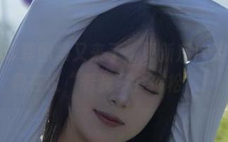 浅安安的泳装图集又来了，更新后这姿势，简直像在说“看我多会放松”！