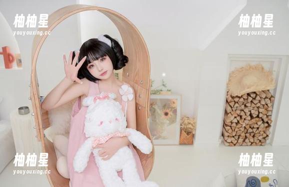 爆机少女喵小吉的黑丝写真分享，让你一秒钟变身小猫咪！