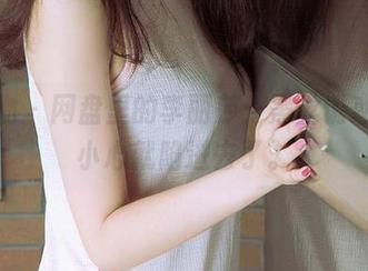 爱尤物 – 网盘里的李丽莎：黑丝诱惑，不小心就陷进去了。