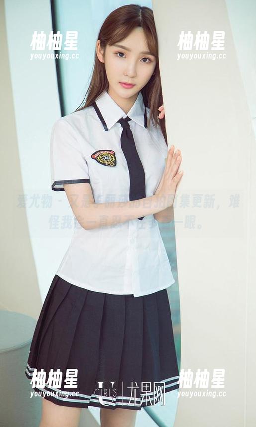 爱尤物 - 又是李丽莎的自拍图集更新，难怪我会一直忍不住多看一眼。