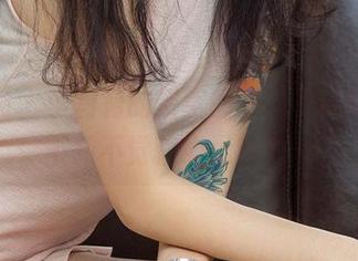 爱尤物 – 李莉莉的镂空图集，在线翻阅时不知不觉就心思乱了。