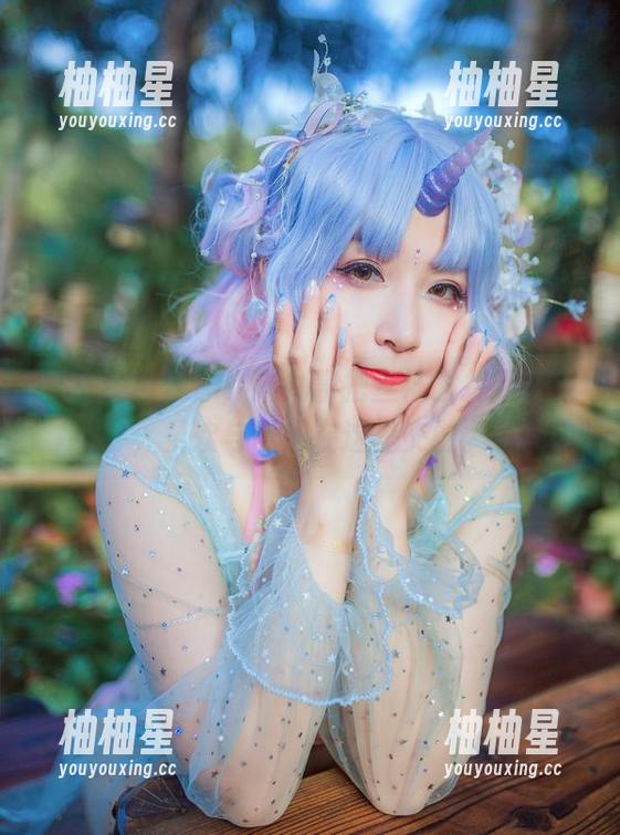 猫九酱 在线惬意观摩,猫九酱把丝袜发挥到极致,柔软与诱惑在这里交融。