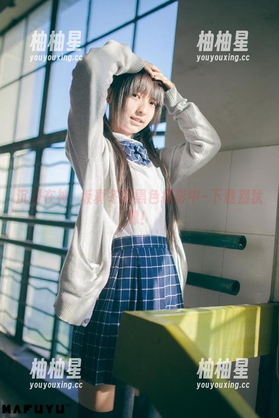 神楽坂真冬 沉浸在神楽坂真冬的黑色摄影中–下载别犹豫!