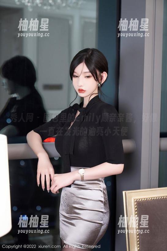 秀人网-Emily顾奈奈酱 秀人网 - 图包里的Emily顾奈奈酱,好像一直在发光的油亮小天使