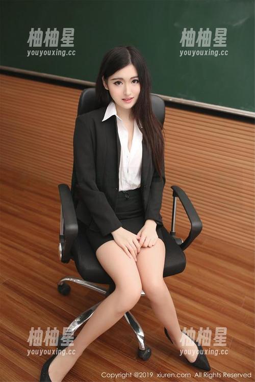 秀人网-是小逗逗 秀人网 - 是小逗逗的兔女郎写真集:兔子装扮,不如说是兔子风骚!