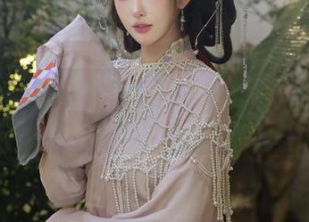 秀人网 – 大家快来分享林悠悠的美脚图包，保证你不会对你脚上的豆豆视而不见！