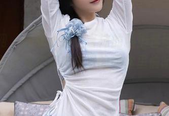 秀人网 – 校服小绅士言沫的精选套图，每一张都像是在调皮捣蛋的课堂里偷听八卦～