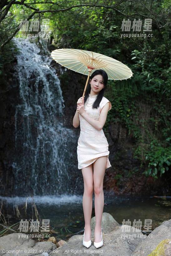秀人网-陆萱萱cecillia 秀人网 - 当制服遇上陆萱萱cecillia:无圣光画面下的生活片段图集